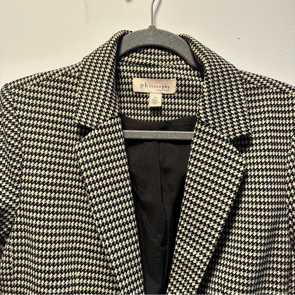 Blazer - Picture 3 of 9